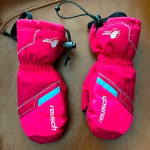Great condition young girls ski / sledding / outdoor gloves.